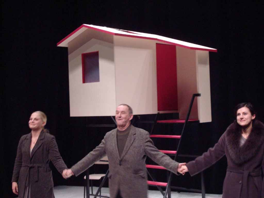 Juliette Delfau (Bella), Uves Barbaut (Ignace), Pauline Moulne (Djamila)